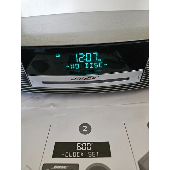Bose Wave Music System CD Player AM/FM Radio - includes iPhone docking station - Picture 6 of 10